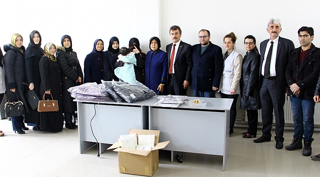 AK Partili hanımlardan Suriyeli mültecilere yardım
