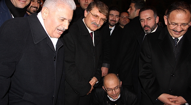 Başbakan ile ayakkabı boyacısı arasında güldüren diyalog