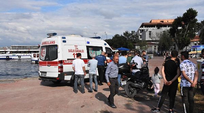 Haliç'te denize atlayan kızı arkasından atlayan genç kurtardı