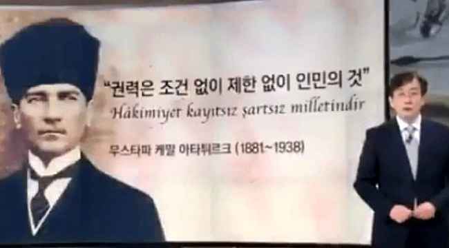 Güney Kore'de televizyon sunucusundan Atatürk'e ayakta saygı