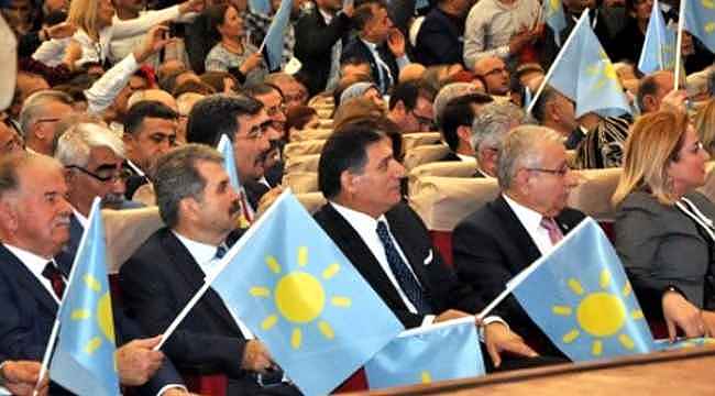 İYİ Parti'de beklenmedik istifa... Kararını zehir zemberek açıklamayla duyurdu