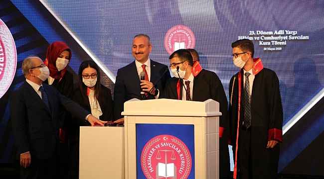 Bakan Gül: "Toplumun sizden adalet gibi çok önemli bir beklentisi olacak"