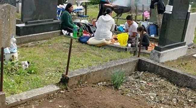 Almanya'daki Türkleri hedef gösteren 'Hristiyan mezarlığında mangal yaptılar' fotoğrafındaki gerçek ortaya çıktı