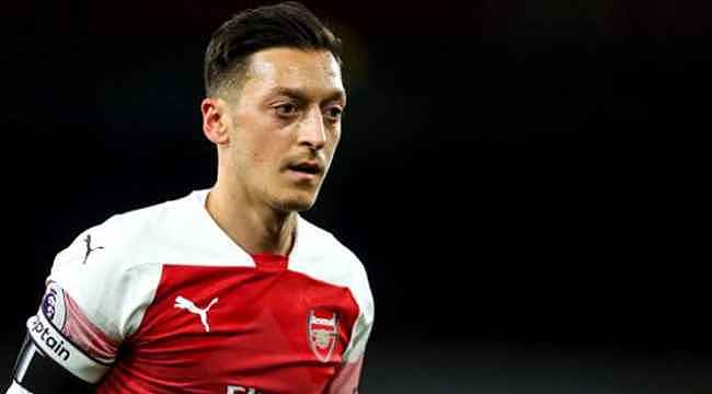 Arsenal'de kalacağını duyurdu, eşitlik mesajı verdi,