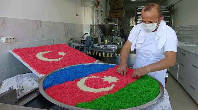 Azerbaycan ve Türk bayrağı temalı kadayıf yaparak kampanya başlattı