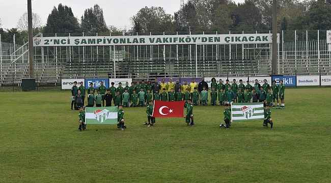 Bursaspor Kulübü'nün gençleri 29 Ekim Cumhuriyet Bayramı'nı kutladı