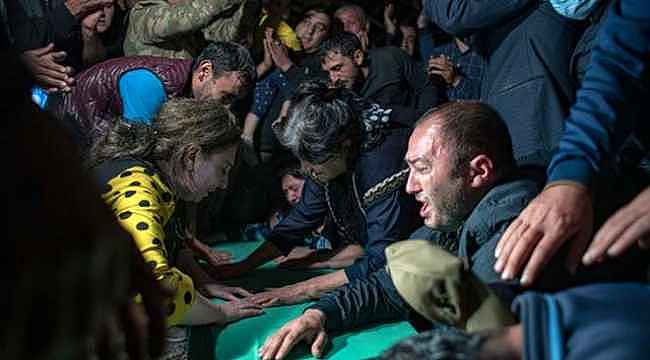 Ermenistan'ın mezarlıkta hedef aldığı sivillerin cenazeleri, saldırı ihtimaline karşı akşam defnedildi