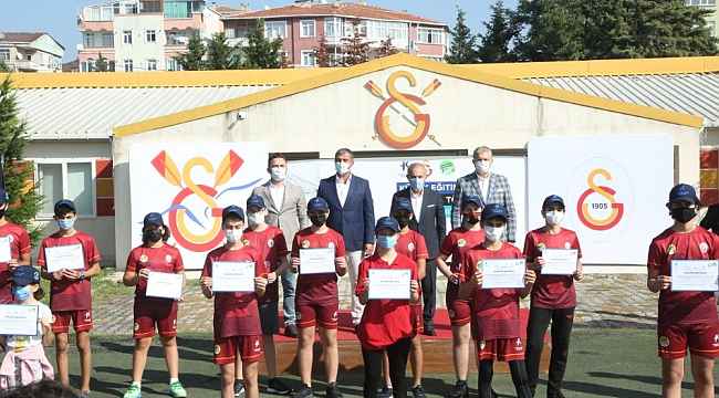 Küçükçekmece Belediyesi kürek kursları ilk mezunlarını verdi