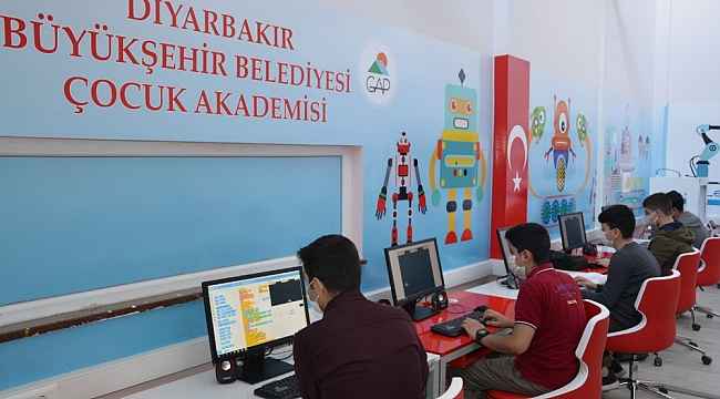 Robotik kodlama atölyeleri çocukları bilişim dünyasına hazırlıyor