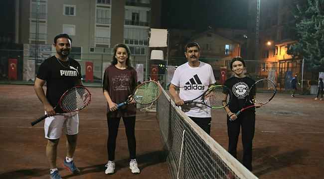 Vali Arslantaş, 29 Ekim Cumhuriyet Bayramı tenis turnuvasının açılışını yaptı.