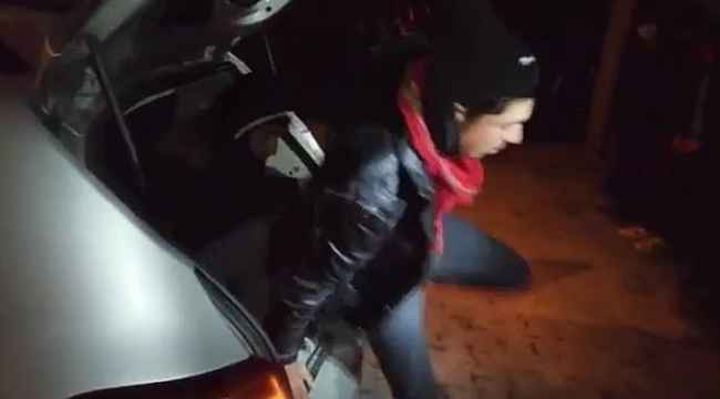'Dur' ihtarına uymayan otomobilin bagajında bile düzensiz göçmen çıktı