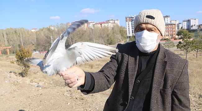 65 yıllık tutkusundan vazgeçemeyen yaşlı adam, evinin balkonunu kümese çevirdi