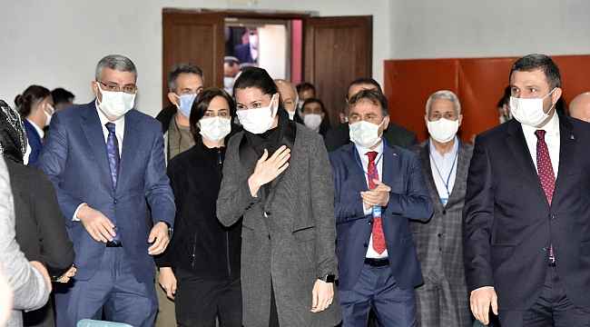 AK Partili Karaaslan:"Dünya siyasetinde muhalefetler önemli eleştirilerde bulunur, bizde maalesef böyle değil"
