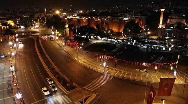 Kayseri'de sokağa çıkma kısıtlaması başladı, caddeler boş kaldı