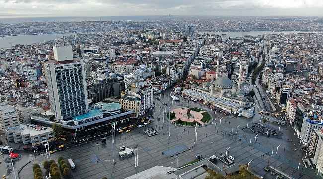 Kısıtlama sonrası Taksim'de yaşanan hareketlilik havadan görüntülendi