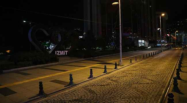 Kocaeli'de cadde ve sokaklar boş kaldı