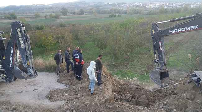 Menfezde sıkışan 4 ineği itfaiye ve zabıta ekipleri kurtardı