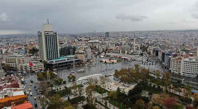 Sokağa çıkma kısıtlaması öncesi Taksim'de yoğunluk
