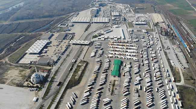 Elektronik randevu sistemi devre dışı kaldı, Kapıkule'de tır şoförleri yine beklemeye başladı