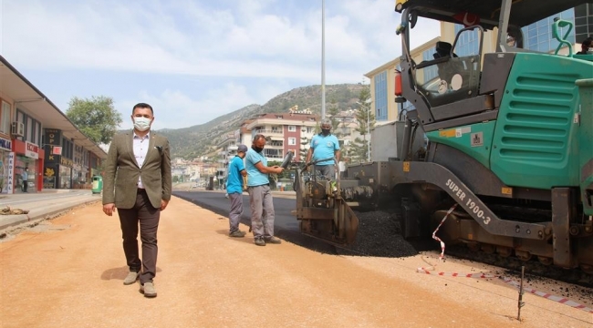 Alanya'nın yeni prestij caddesinde asfalt çalışmasına başlandı