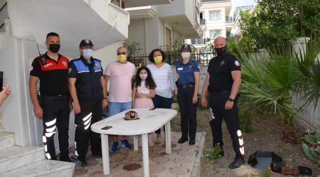 Didim'de polislerden sürpriz doğum günü