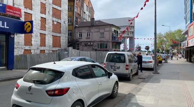 Ekipler parklanma yapan araçlara 144 TL para cezası kesti