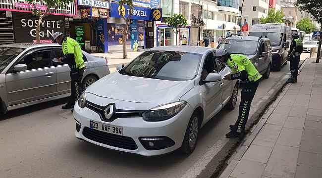 Elazığ'da kısıtlamaya sıkı denetim, araçlar tek tek kontrol edilmeye başlandı