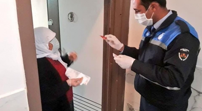 Evde kalan vatandaşların imdadına zabıta yetişiyor