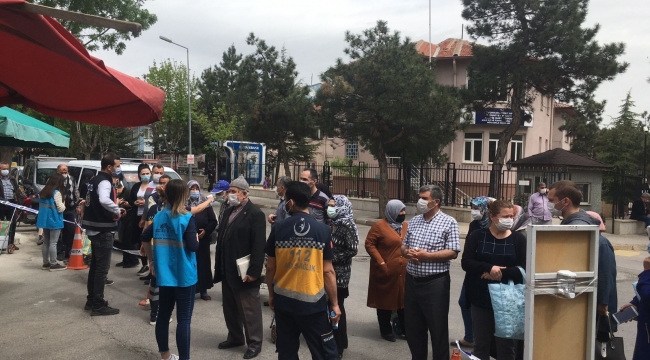 İl Salgın Denetim ekipleri pazar yerlerinde tedbiri elden bırakmadı