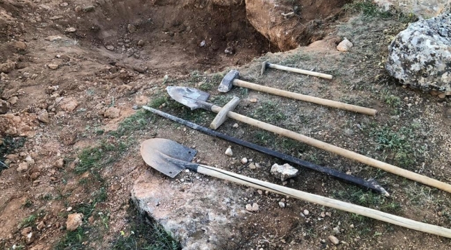 İzinsiz kazı yapan 4 kişi suçüstü yakalandı