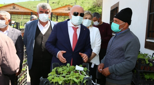 Keçiören'deki çiftçilere ücretsiz sebze fidesi dağıtıldı