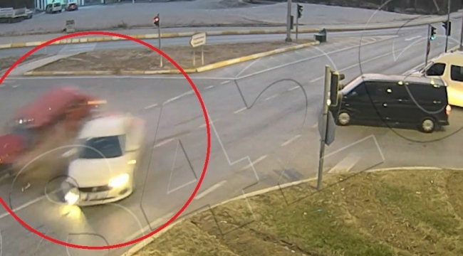 Kırmızı ışıkta geçti, dehşet anları kameralara yansıdı