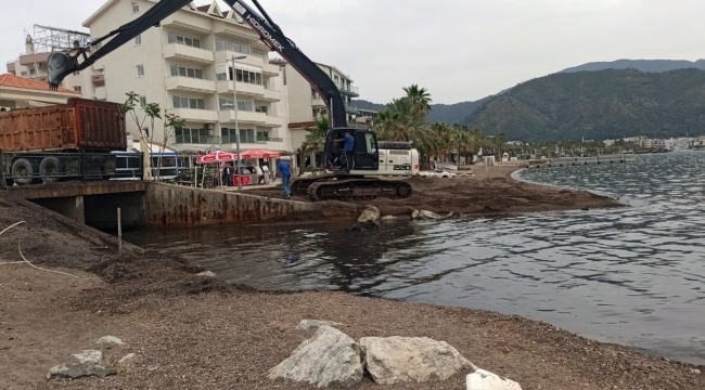 Marmaris Ketenci Deresi'nden 945 ton atık çıkarıldı