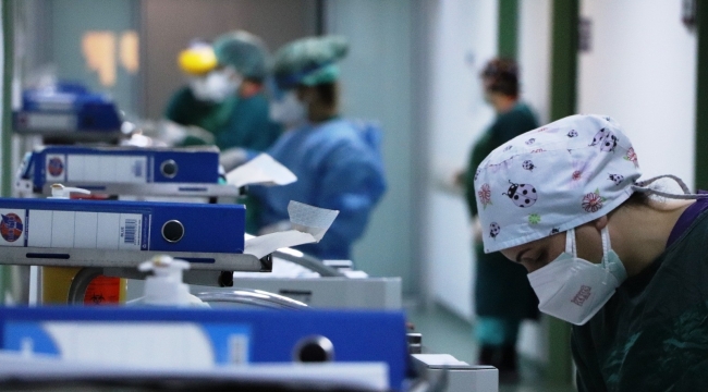 Pandemi sürecinde 59 ülkede 2 bin 710 hemşire hayatını kaybetti