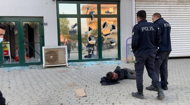 Pazaryerinin camlarını kıran saldırgan etkisiz hale getirildi - Bursa Haberleri