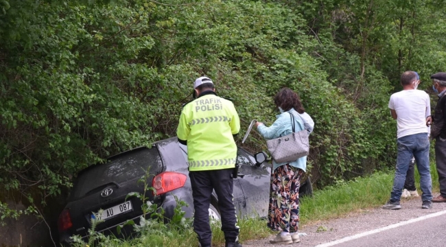 Sinop'ta otomobil yoldan çıktı: 1 yaralı
