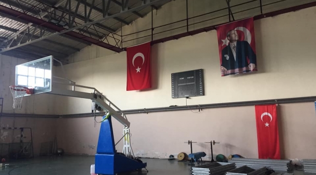 Spor salonunun onarım ve restorasyonu başladı