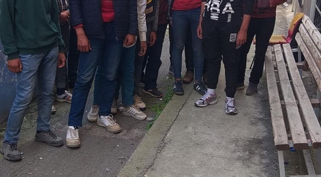 TEM'de durdurulan otobüsten 16 düzensiz göçmen çıktı