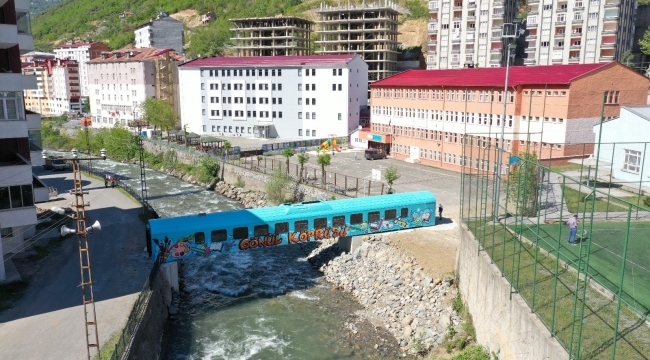 Tren vagonundan gönül köprüsü kurdular