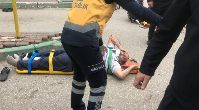 Aşırı hızlı otomobil otobüs durağına daldı: 1'i çocuk 5 kişiyi ezdi - Bursa Haberleri