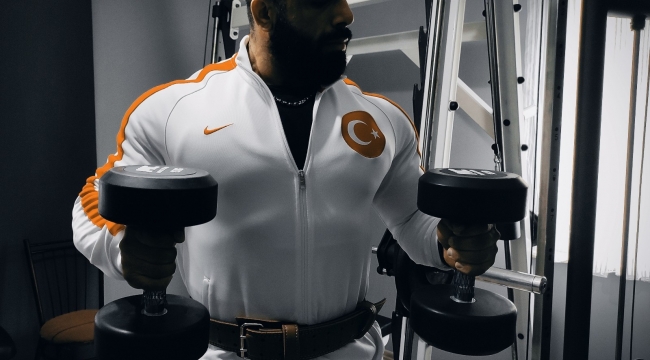 Evinin 15 metrekarelik odasında yaptığı antrenmanlarla Avrupa'da şampiyon oldu - Bursa Haberleri