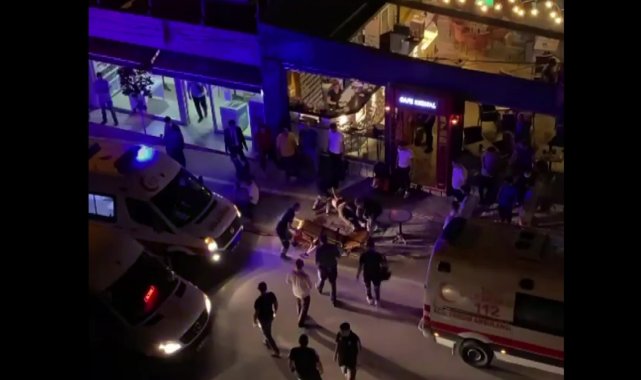 2 arkadaş bıçaklandılar, yaralı halde kafeye gidip yardım istediler: 1 ölü, 1 yaralı
