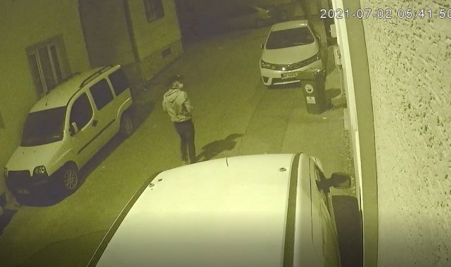 Açık kalan evin camından içeriye girdi, hırsızlık yaptı - Bursa Haberleri