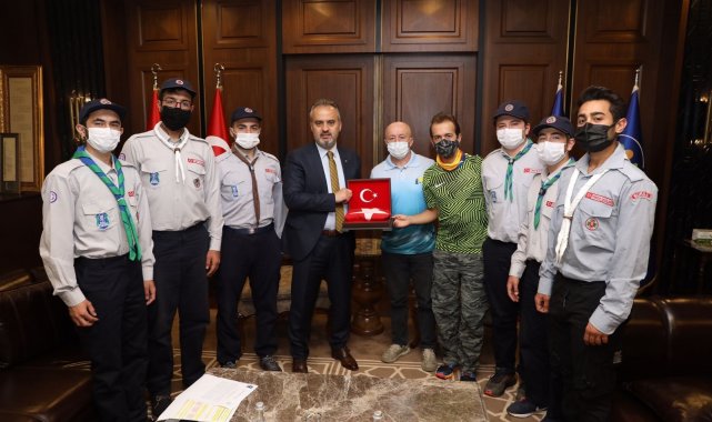 Ay yıldızlı bayrak zirvedeki yerini aldı - Bursa Haberleri