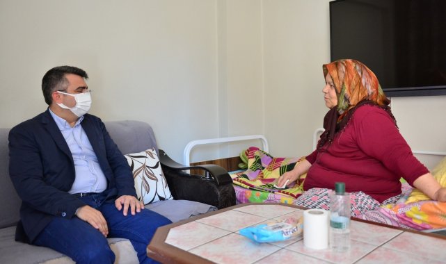 Başkan Yılmaz'dan Münevver Teyze'ye bayram ziyareti