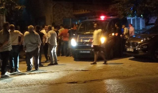Bursa'da kavga sonrası gerginlik: Mahalleli şüphelinin saklandığı evi taşladı