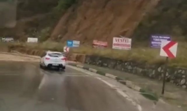 Bursa'da sağanak yağış sonrası yol çöktü
