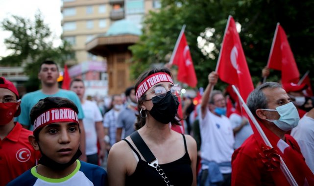 Bursalılar 15 Temmuz şehitlerini andı