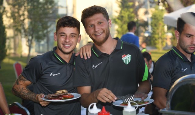 Bursasporlu futbolcular yemekte bir araya geldi