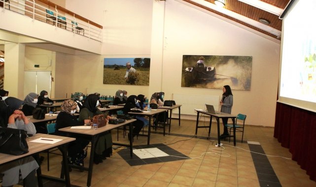Çiftçi Evi'nde kadın derneklerine hijyen eğitimi